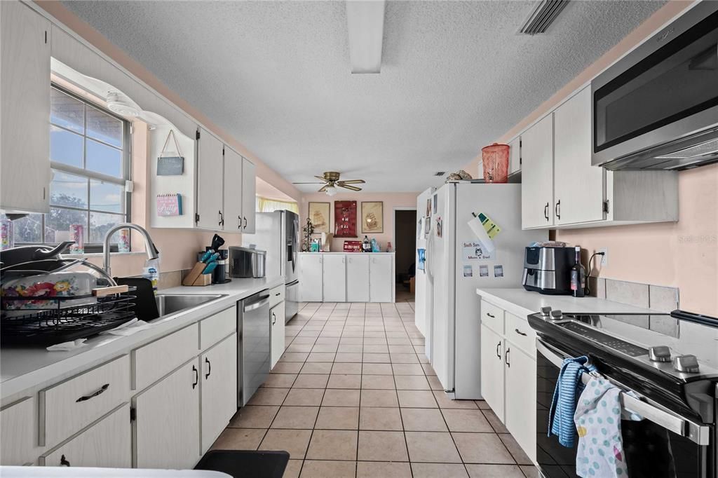 For Sale: $450,000 (4 beds, 3 baths, 2176 Square Feet)