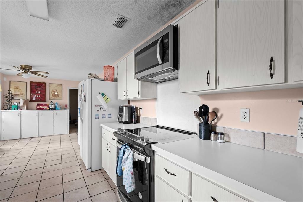 For Sale: $450,000 (4 beds, 3 baths, 2176 Square Feet)