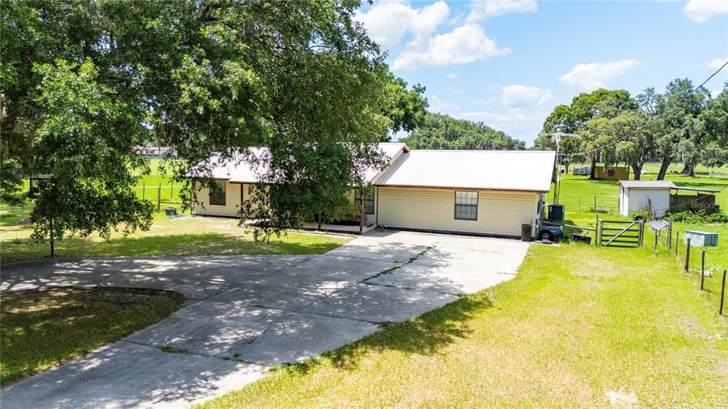 For Sale: $450,000 (4 beds, 3 baths, 2176 Square Feet)