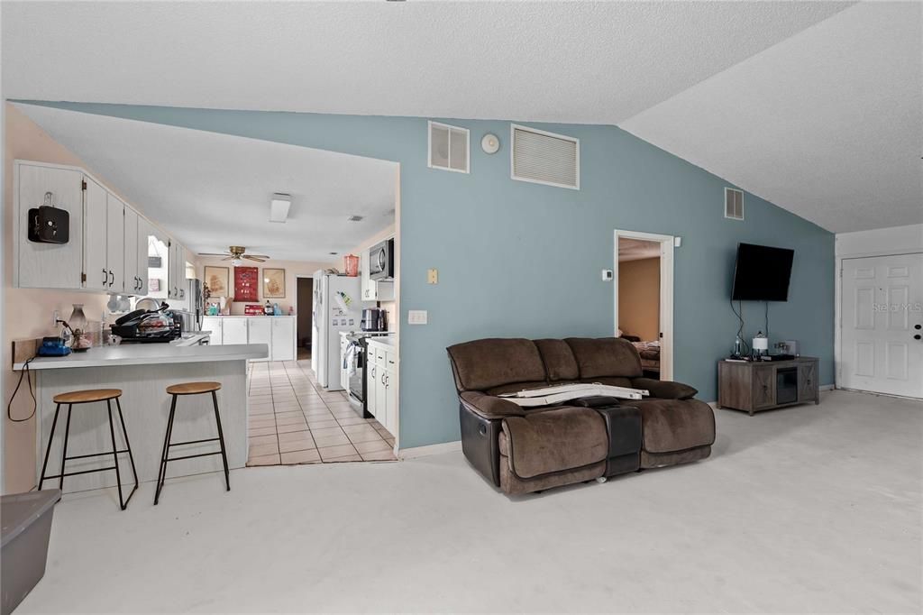 For Sale: $450,000 (4 beds, 3 baths, 2176 Square Feet)
