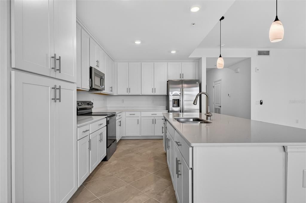 For Sale: $150,000 (2 beds, 2 baths, 1161 Square Feet)
