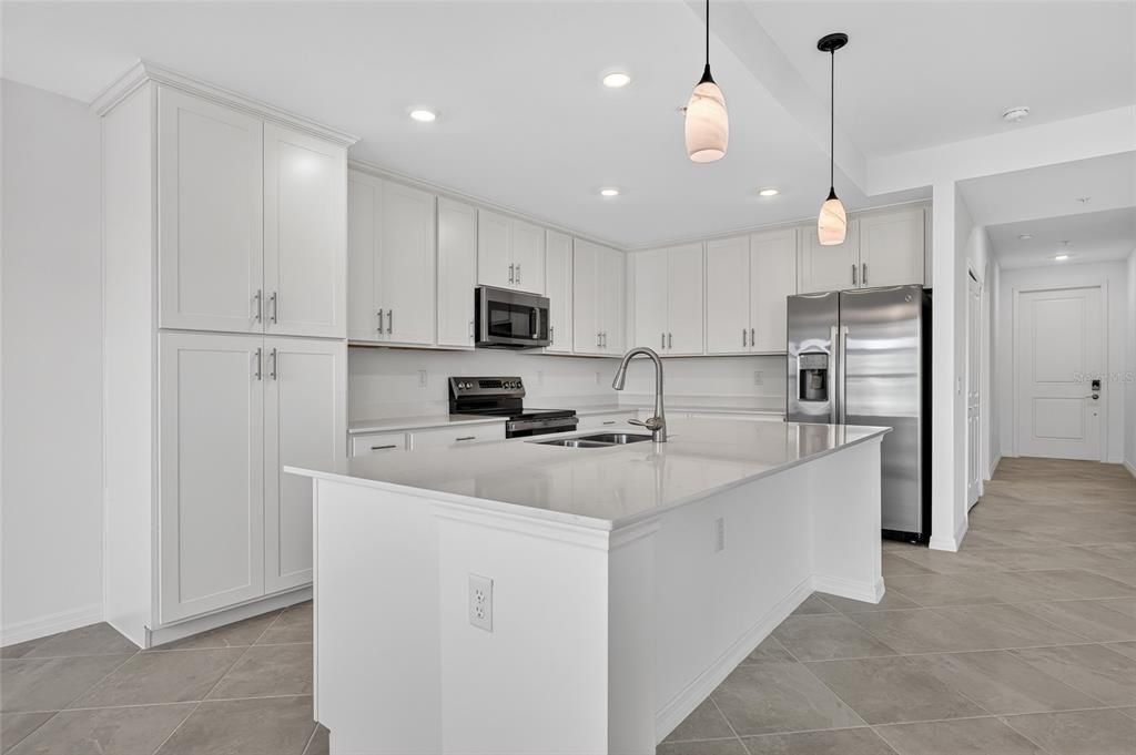 For Sale: $150,000 (2 beds, 2 baths, 1161 Square Feet)