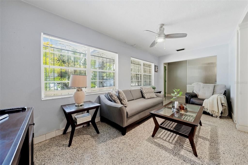 En Venta: $399,999 (2 camas, 1 baños, 1116 Pies cuadrados)