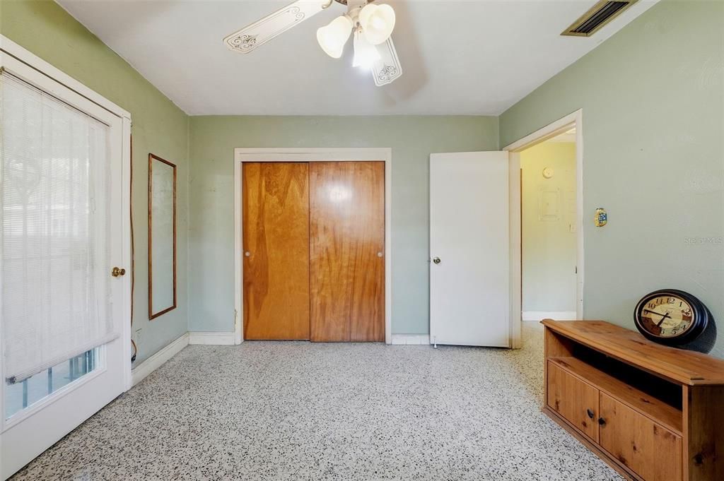 En Venta: $399,999 (2 camas, 1 baños, 1116 Pies cuadrados)