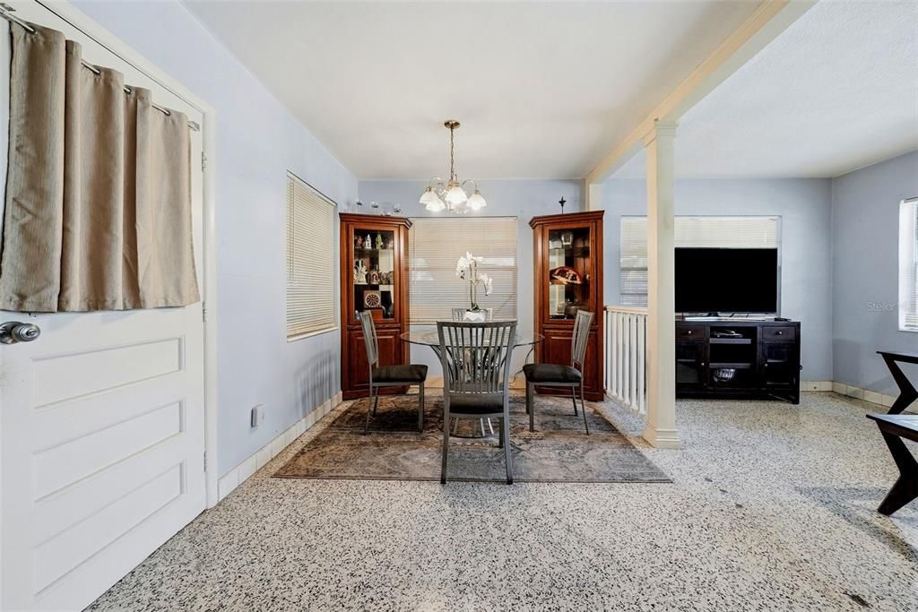 En Venta: $399,999 (2 camas, 1 baños, 1116 Pies cuadrados)