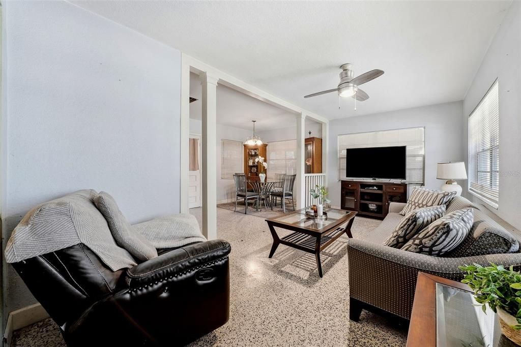 En Venta: $399,999 (2 camas, 1 baños, 1116 Pies cuadrados)