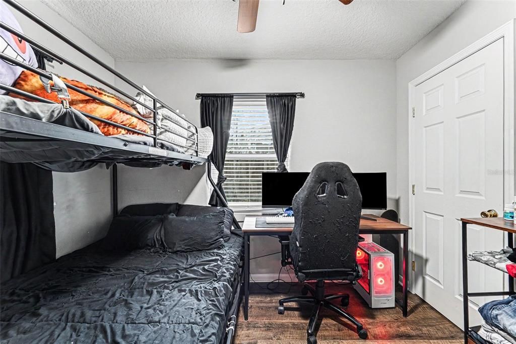 For Sale: $185,000 (2 beds, 1 baths, 736 Square Feet)
