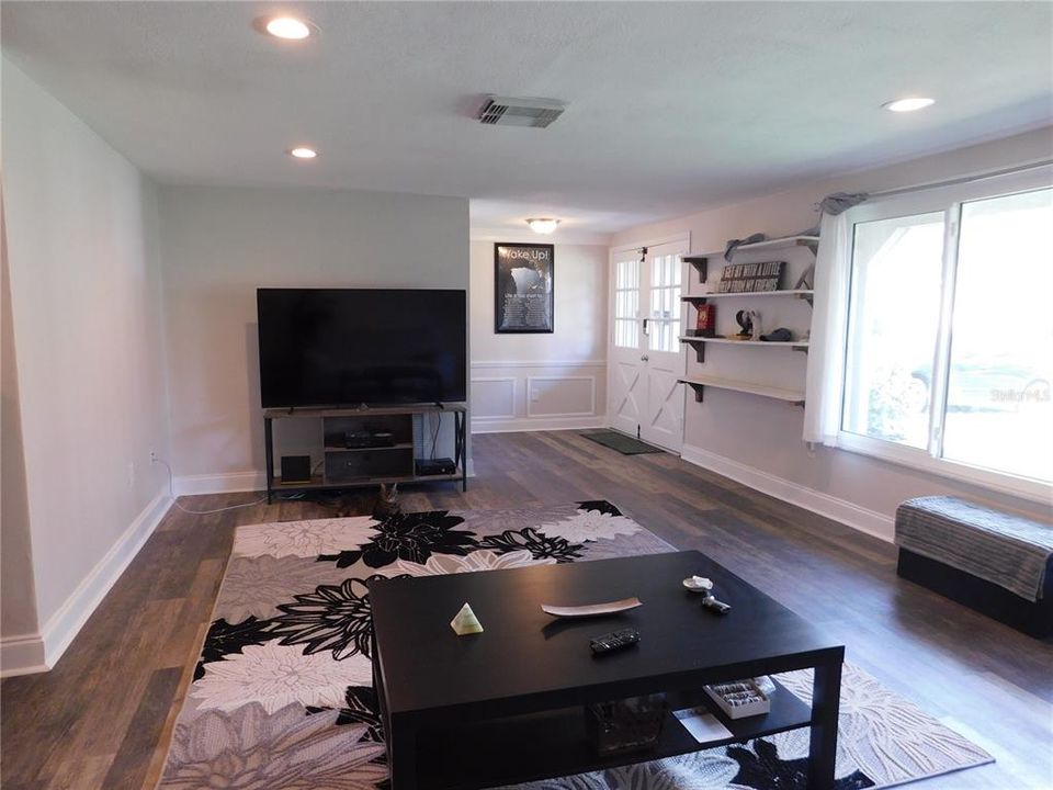 For Sale: $275,000 (2 beds, 2 baths, 1519 Square Feet)