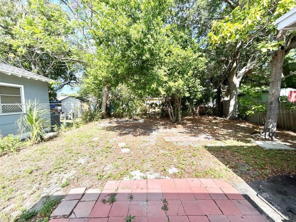 For Rent: $2,300 (4 beds, 2 baths, 1048 Square Feet)