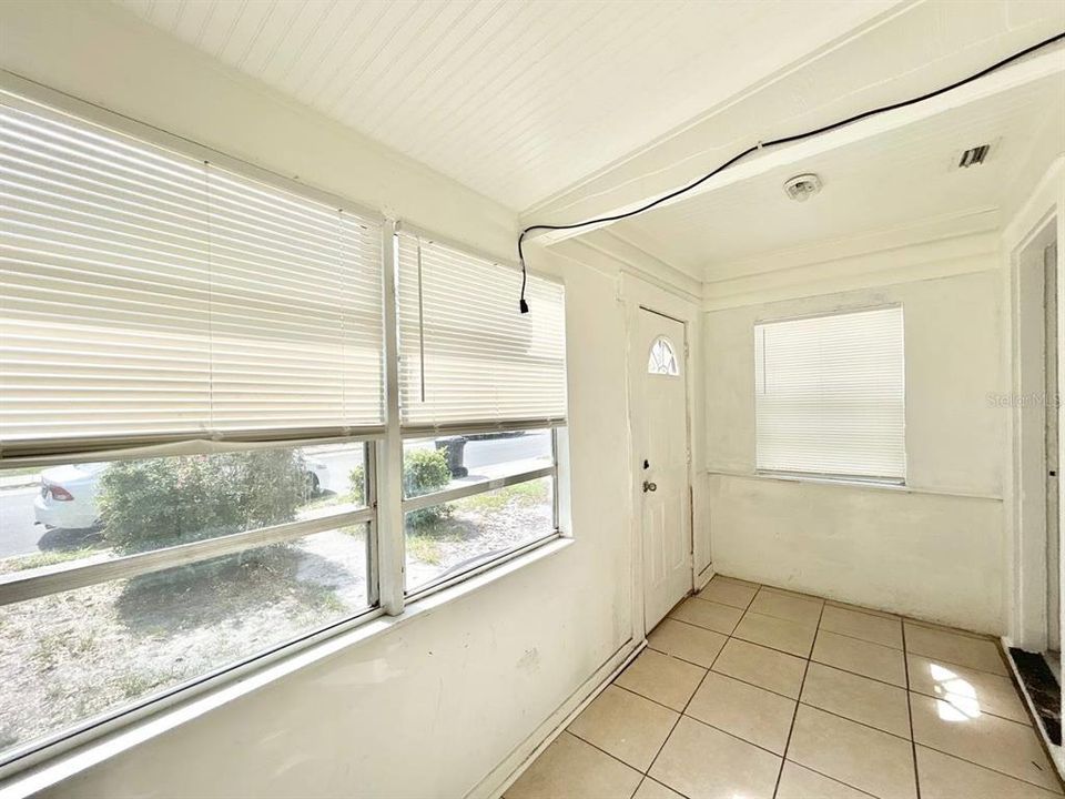 For Rent: $2,300 (4 beds, 2 baths, 1048 Square Feet)