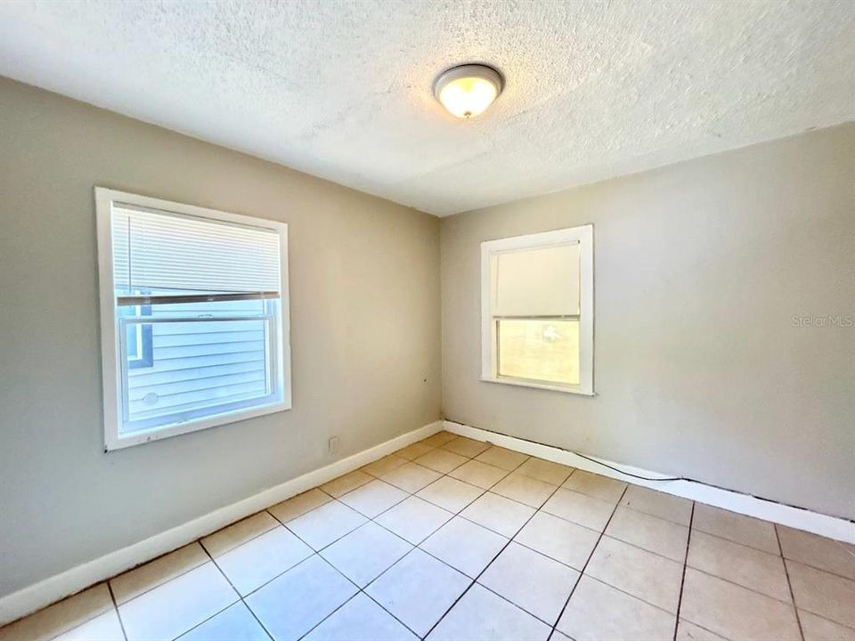 For Rent: $2,300 (4 beds, 2 baths, 1048 Square Feet)