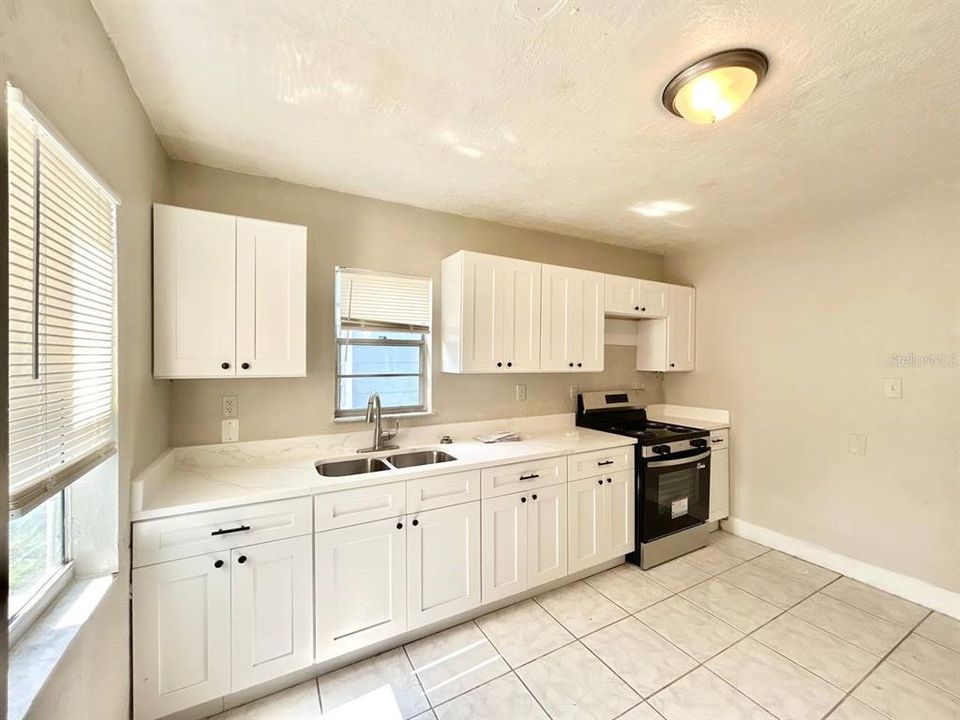 For Rent: $2,300 (4 beds, 2 baths, 1048 Square Feet)
