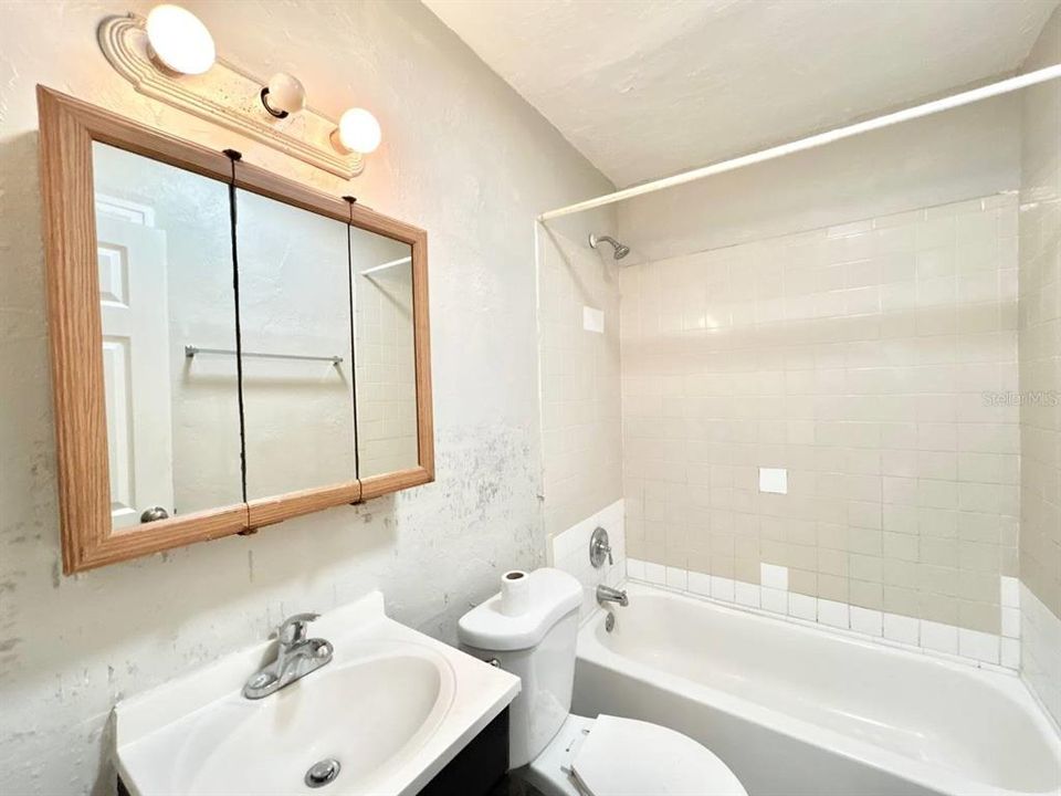 For Rent: $2,300 (4 beds, 2 baths, 1048 Square Feet)