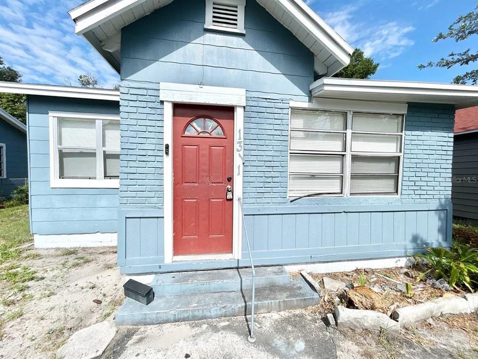 For Rent: $2,300 (4 beds, 2 baths, 1048 Square Feet)