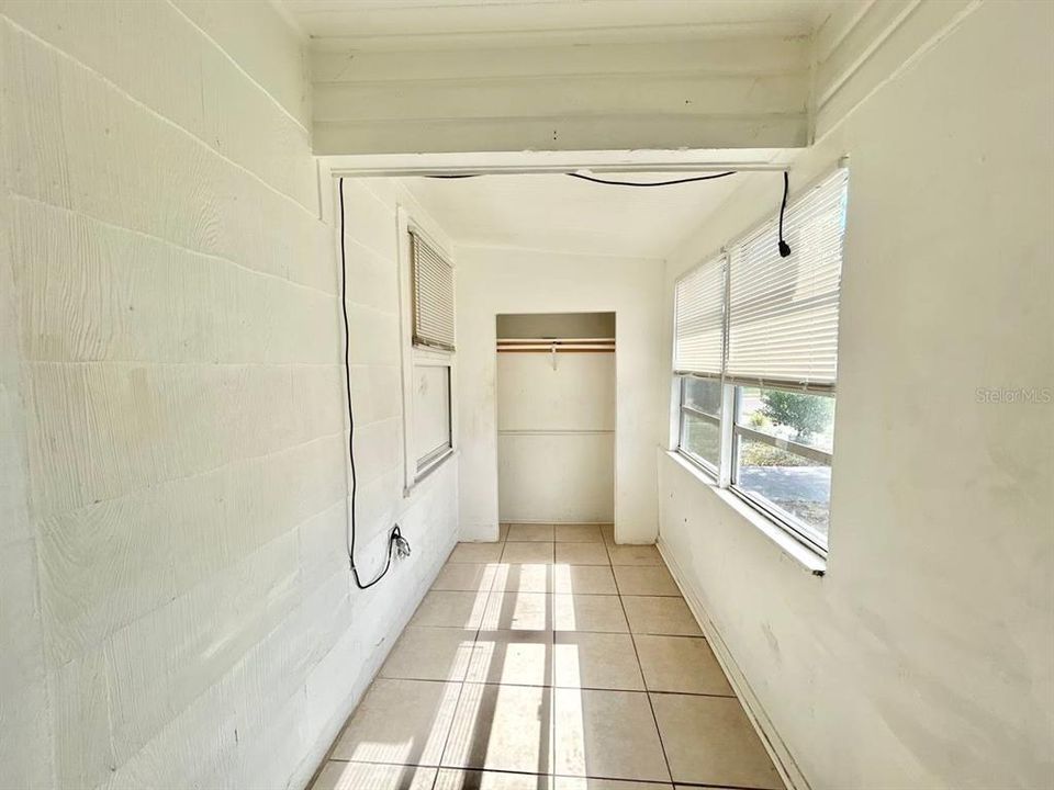 For Rent: $2,300 (4 beds, 2 baths, 1048 Square Feet)
