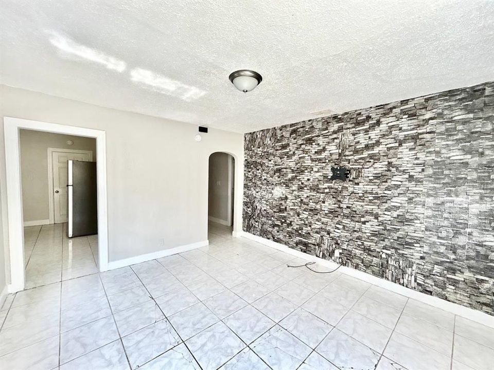 For Rent: $2,300 (4 beds, 2 baths, 1048 Square Feet)