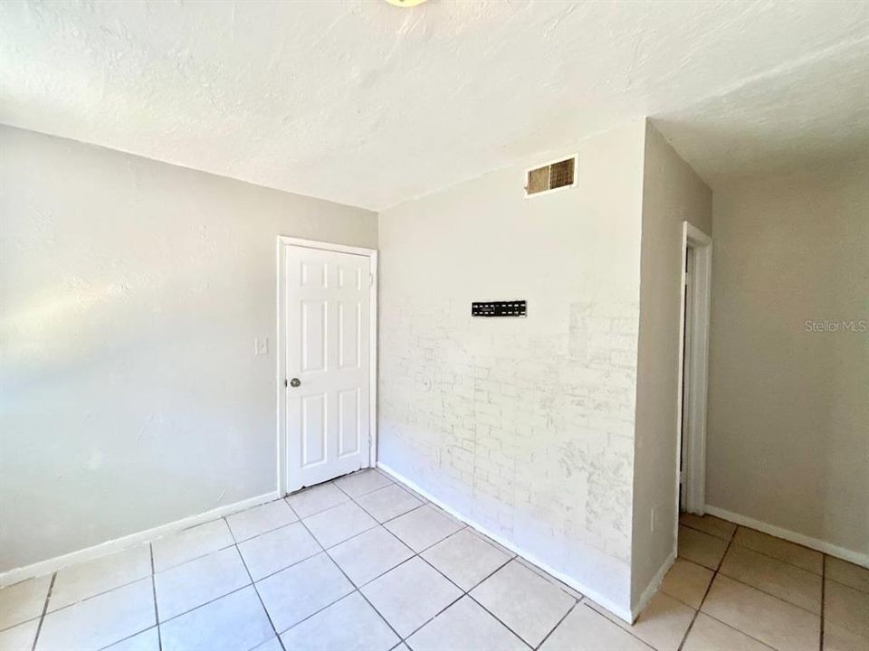 For Rent: $2,300 (4 beds, 2 baths, 1048 Square Feet)