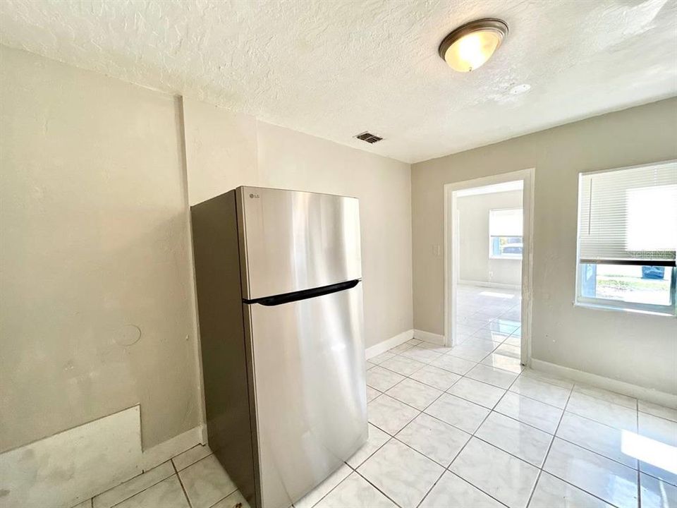 For Rent: $2,300 (4 beds, 2 baths, 1048 Square Feet)