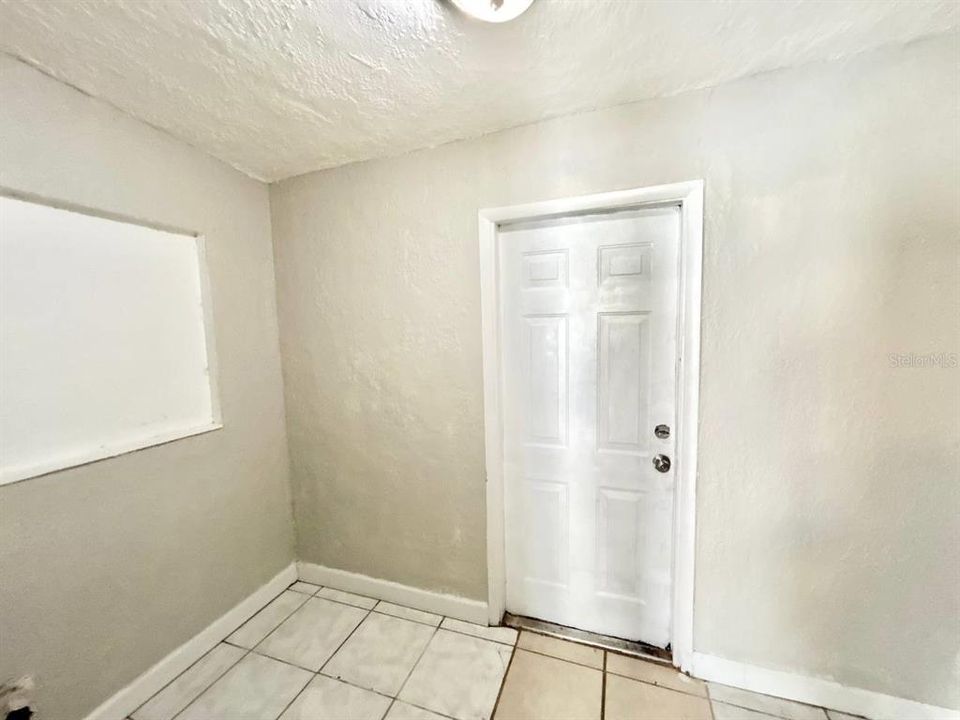 For Rent: $2,300 (4 beds, 2 baths, 1048 Square Feet)