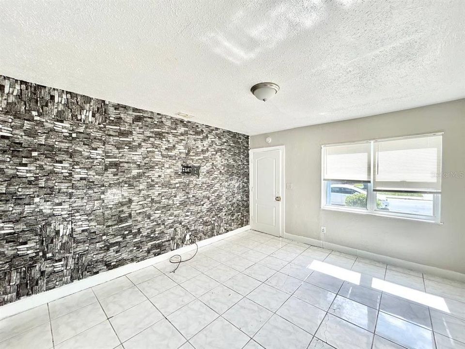 For Rent: $2,300 (4 beds, 2 baths, 1048 Square Feet)