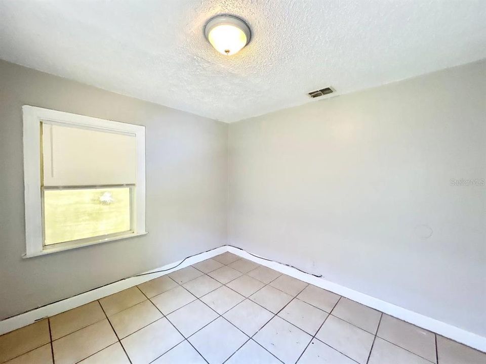 For Rent: $2,300 (4 beds, 2 baths, 1048 Square Feet)