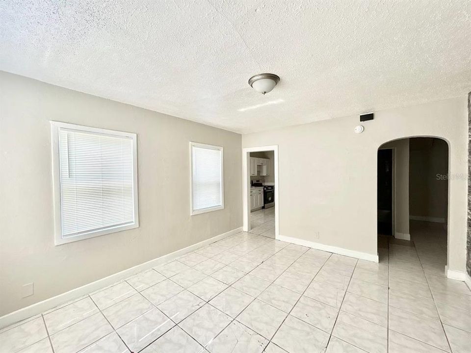 For Rent: $2,300 (4 beds, 2 baths, 1048 Square Feet)