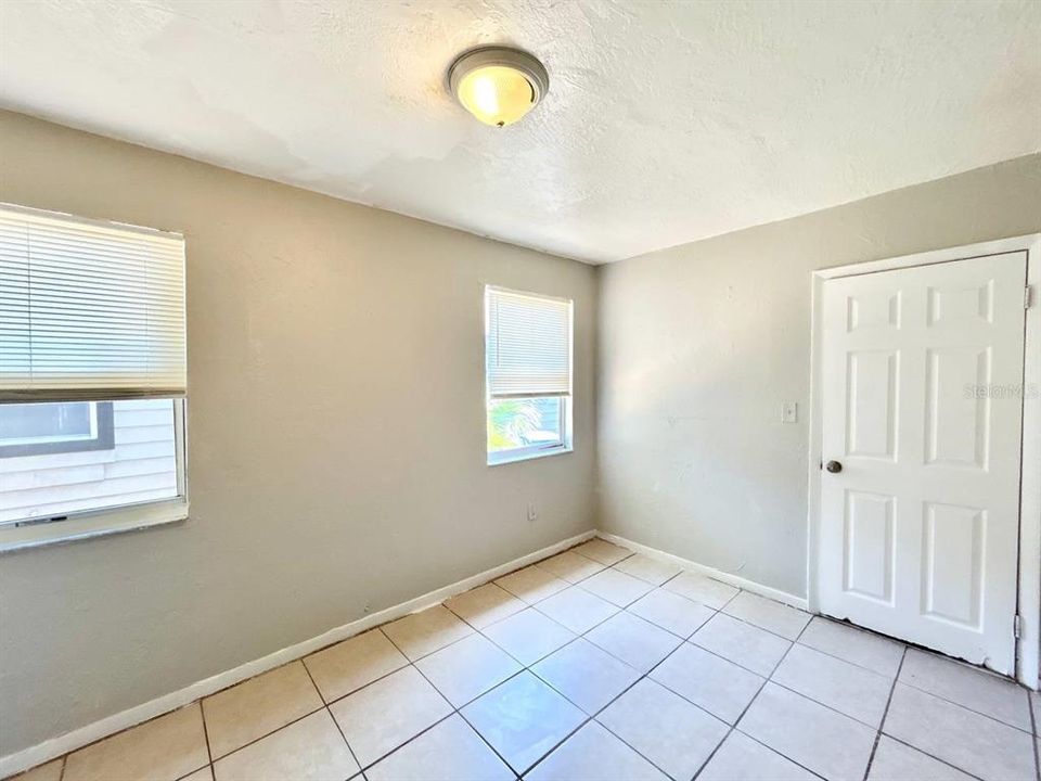 For Rent: $2,300 (4 beds, 2 baths, 1048 Square Feet)