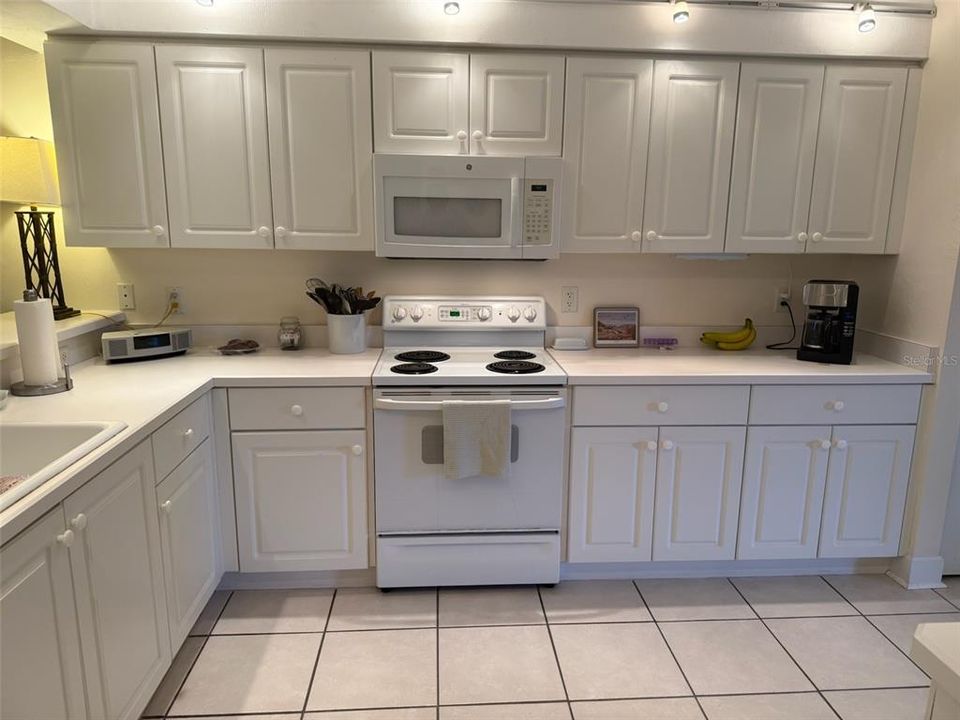 For Rent: $2,900 (2 beds, 2 baths, 1681 Square Feet)