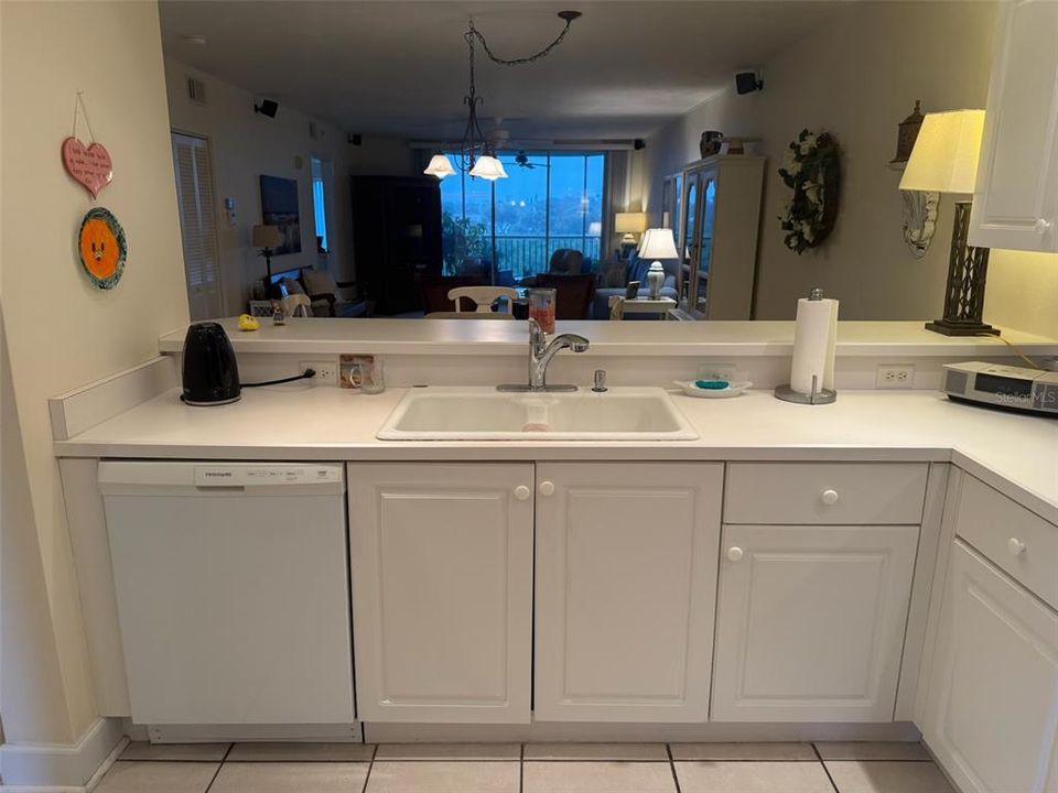 For Rent: $2,900 (2 beds, 2 baths, 1681 Square Feet)