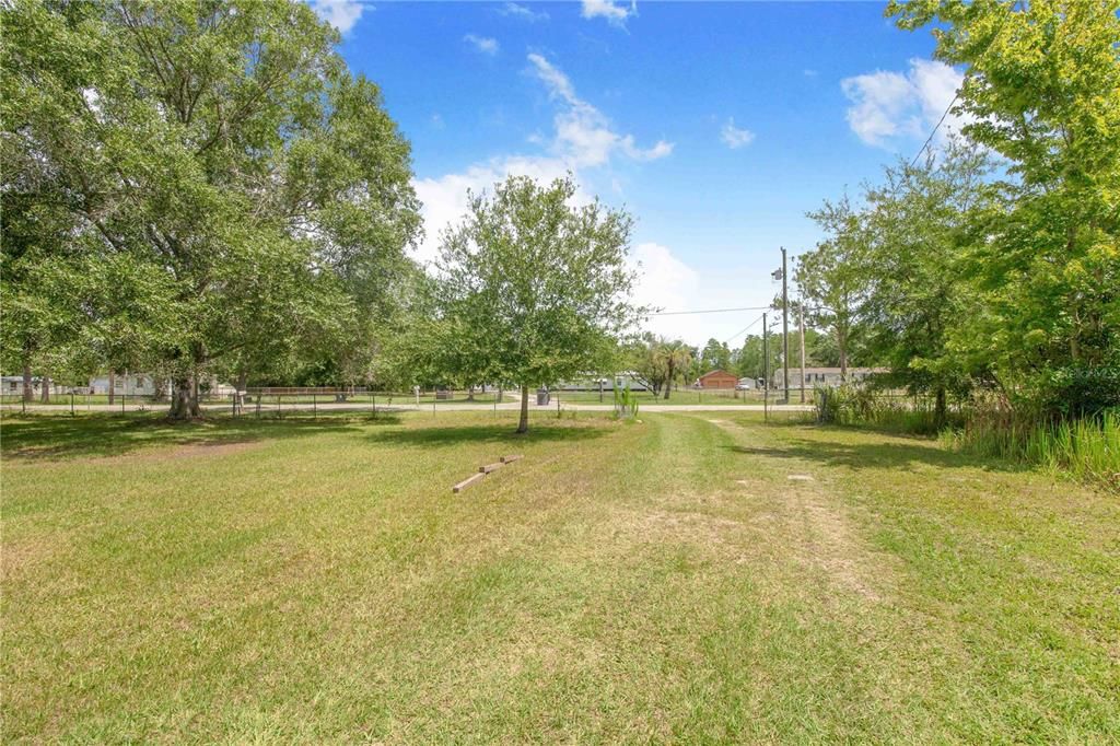 待售: $299,900 (4.93 acres)