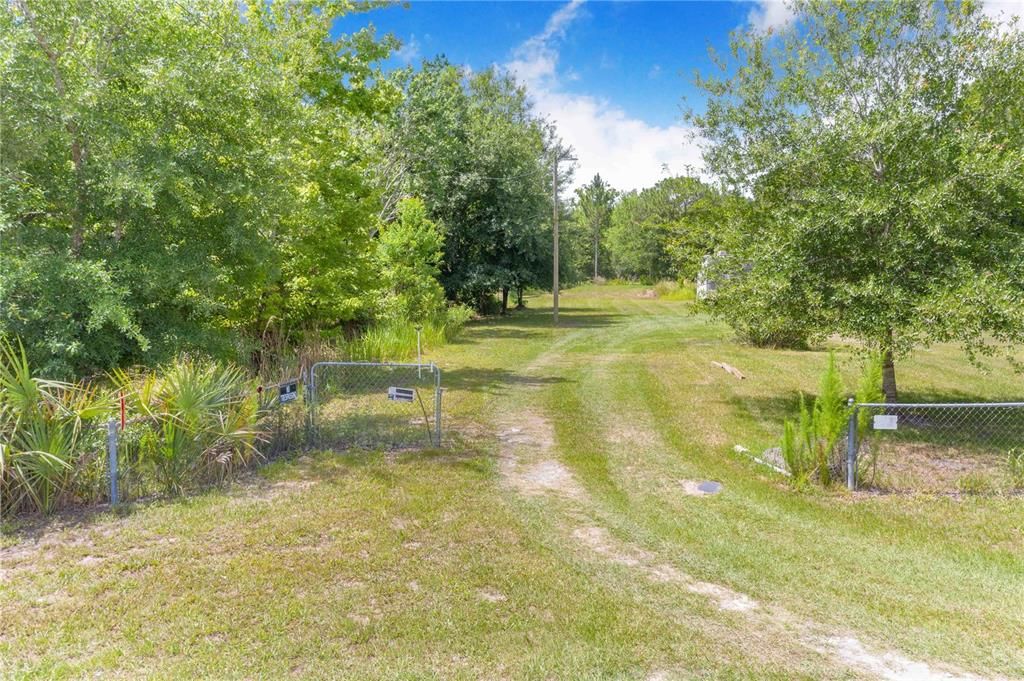 待售: $299,900 (4.93 acres)