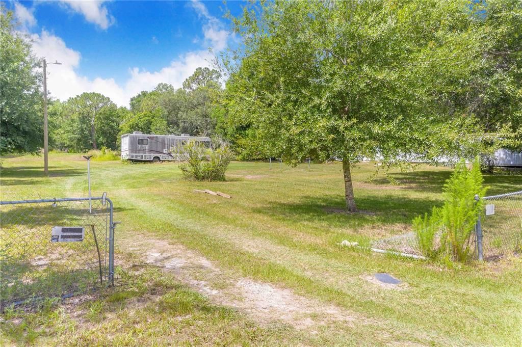 待售: $299,900 (4.93 acres)