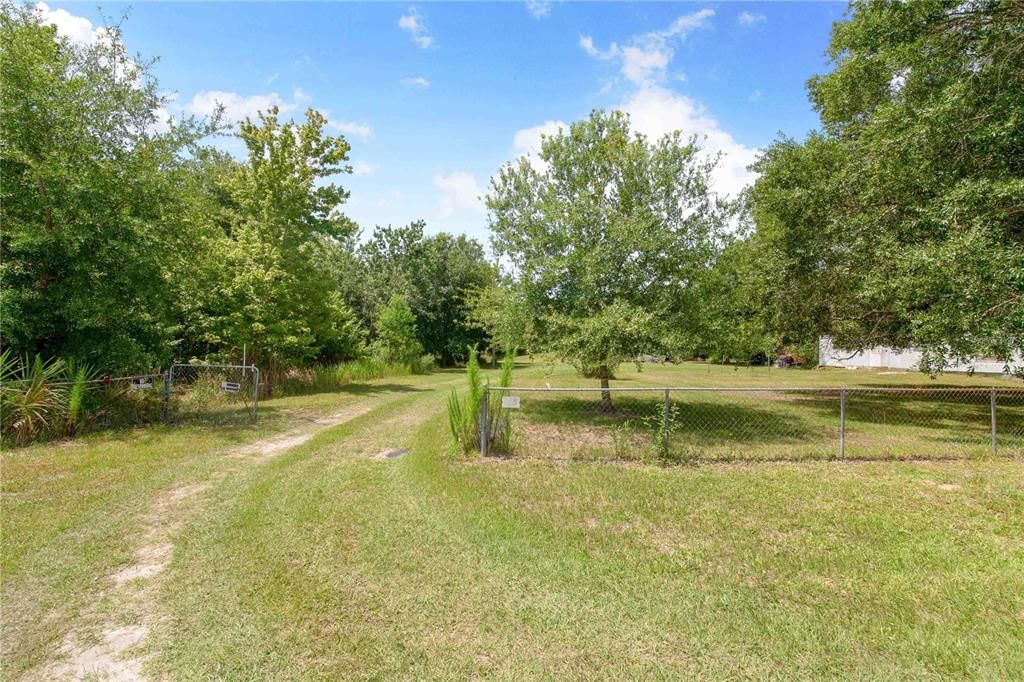待售: $299,900 (4.93 acres)