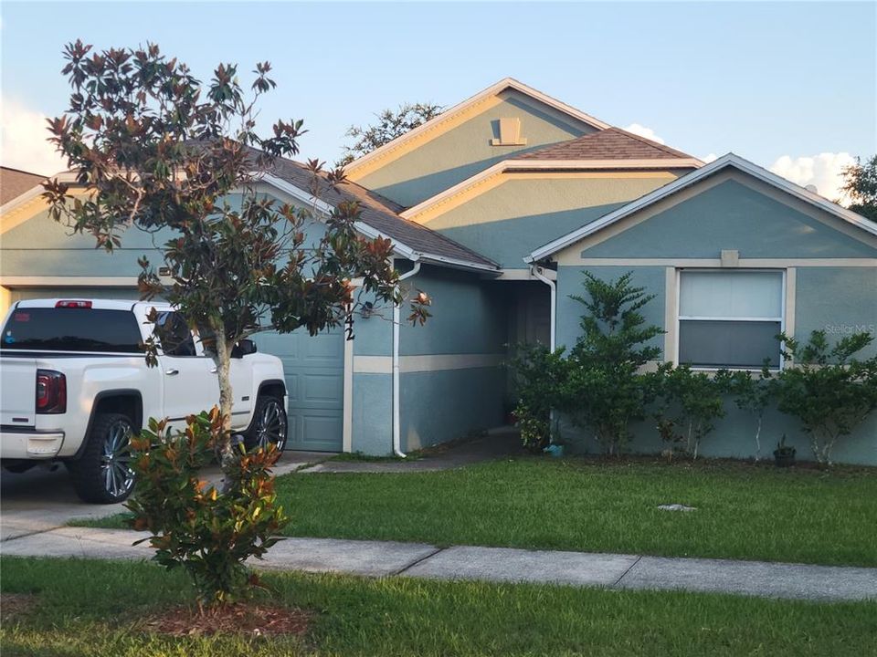 For Sale: $319,900 (3 beds, 2 baths, 1808 Square Feet)