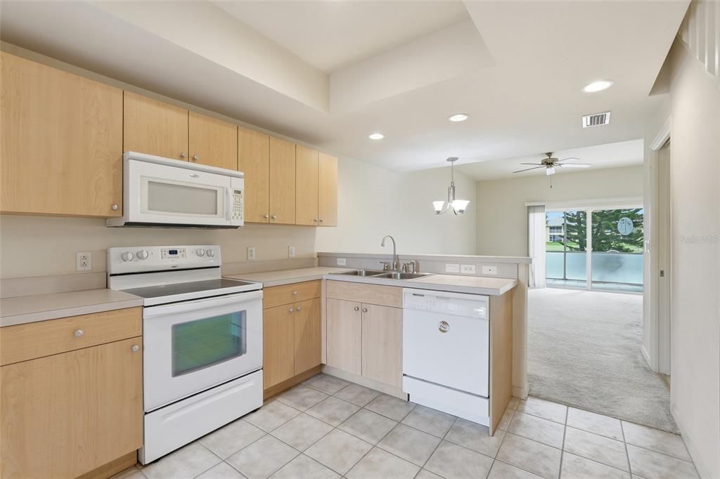 For Sale: $165,000 (2 beds, 2 baths, 1154 Square Feet)
