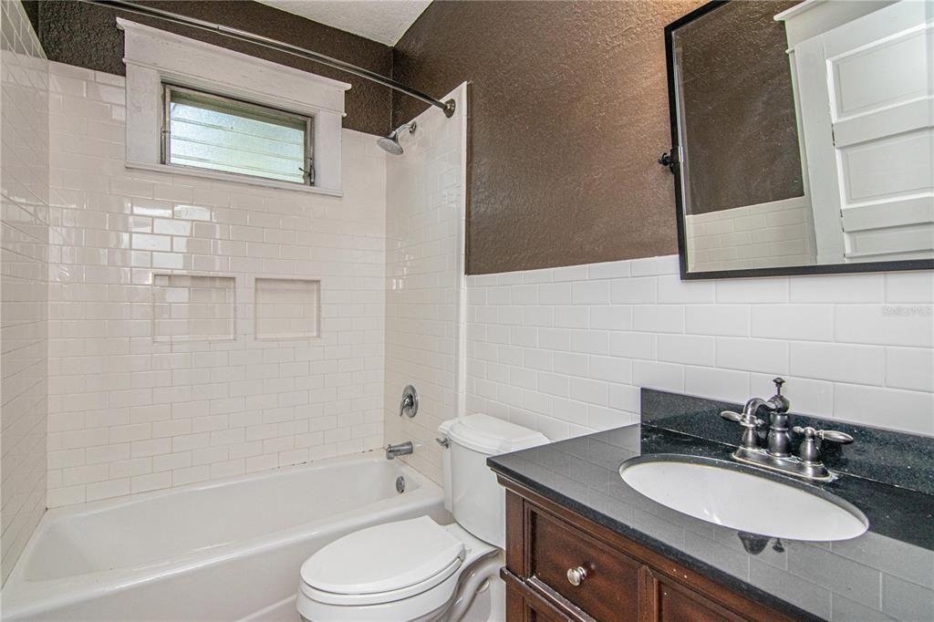For Rent: $2,750 (2 beds, 2 baths, 1216 Square Feet)