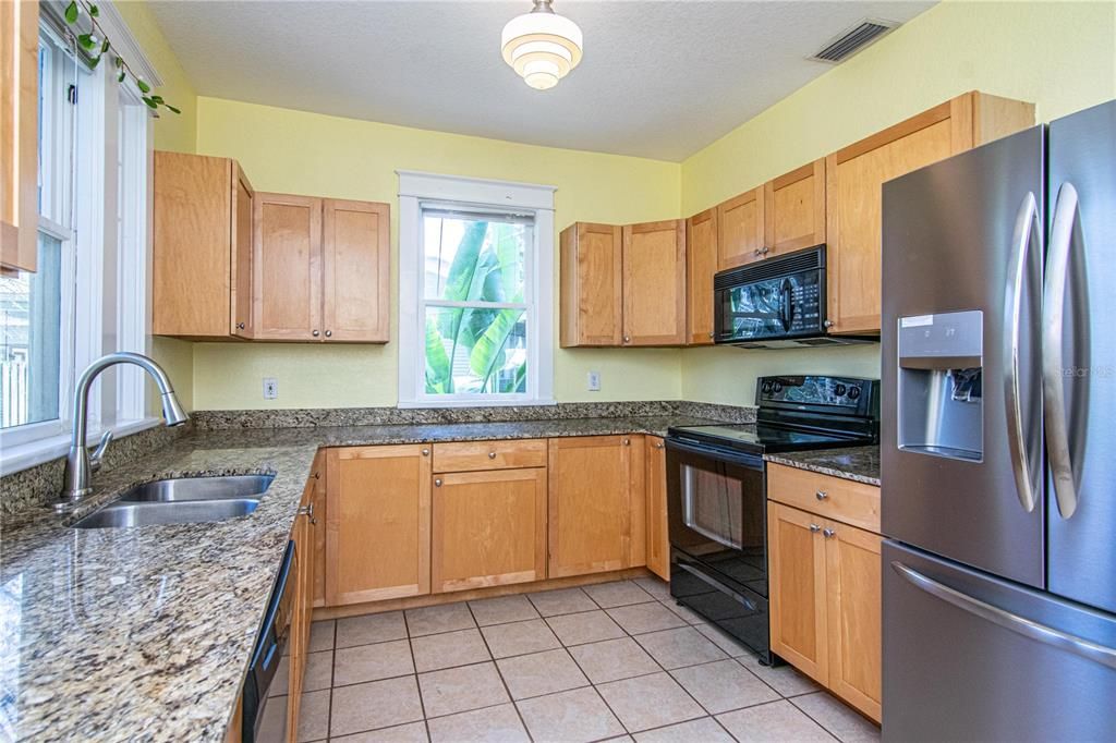 For Rent: $2,750 (2 beds, 2 baths, 1216 Square Feet)