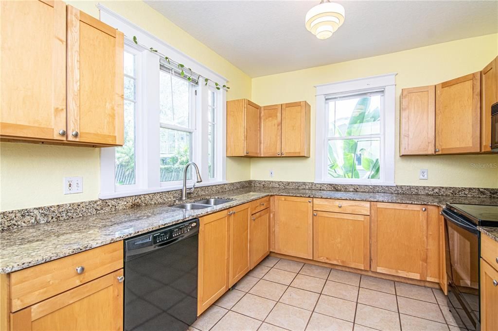 For Rent: $2,750 (2 beds, 2 baths, 1216 Square Feet)