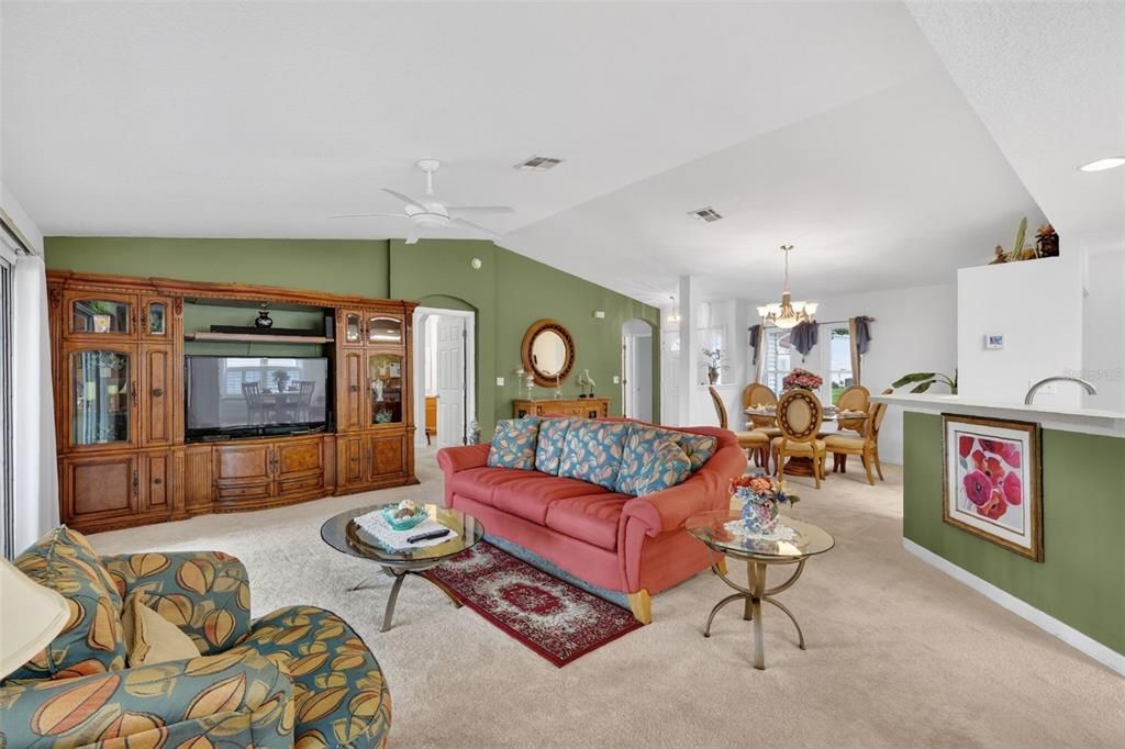 For Sale: $284,900 (3 beds, 2 baths, 1753 Square Feet)