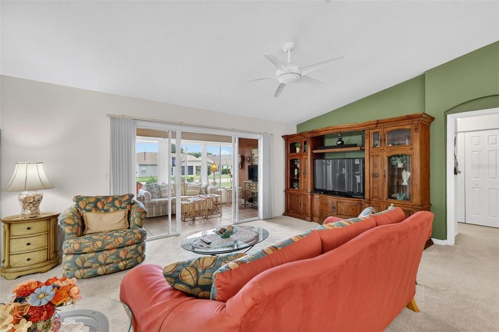 For Sale: $284,900 (3 beds, 2 baths, 1753 Square Feet)