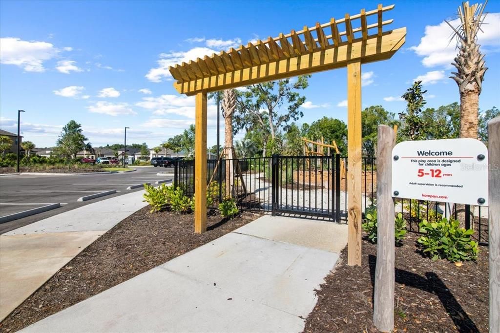 For Rent: $2,300 (3 beds, 2 baths, 1407 Square Feet)
