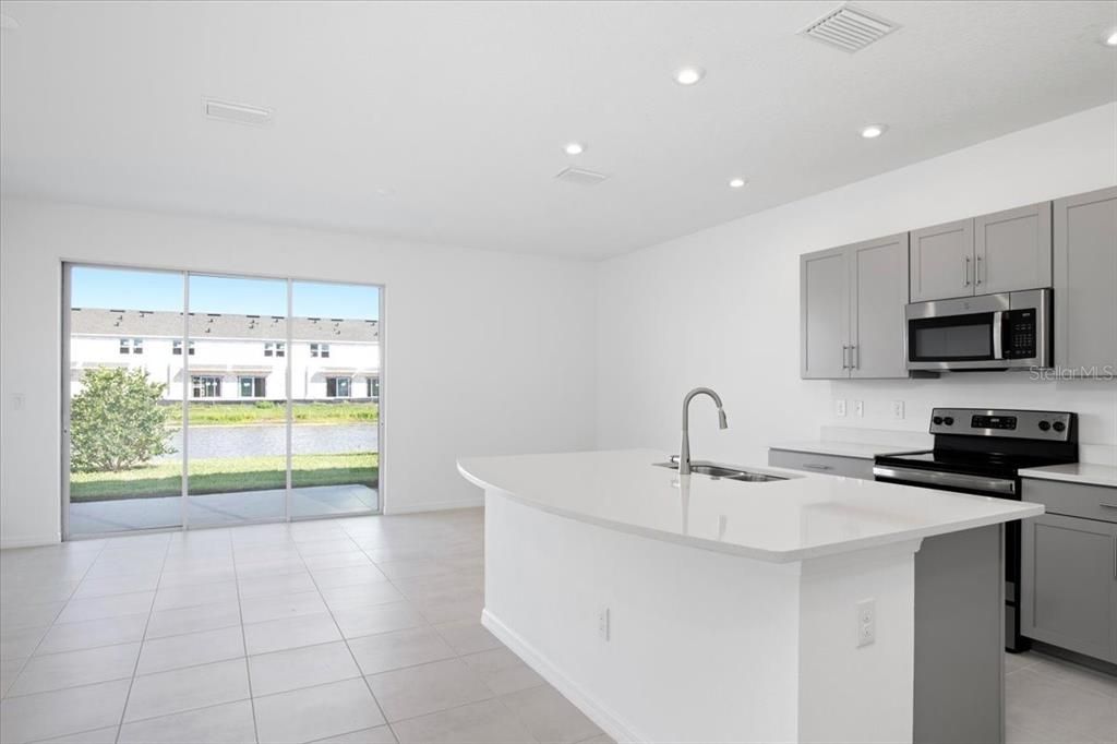 For Rent: $2,300 (3 beds, 2 baths, 1407 Square Feet)