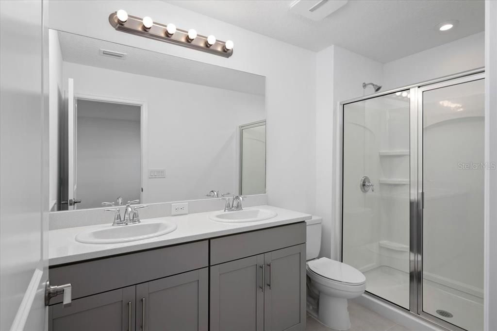 For Rent: $2,300 (3 beds, 2 baths, 1407 Square Feet)