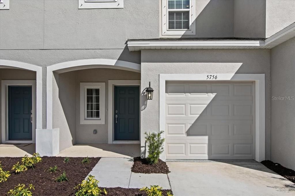 For Rent: $2,300 (3 beds, 2 baths, 1407 Square Feet)