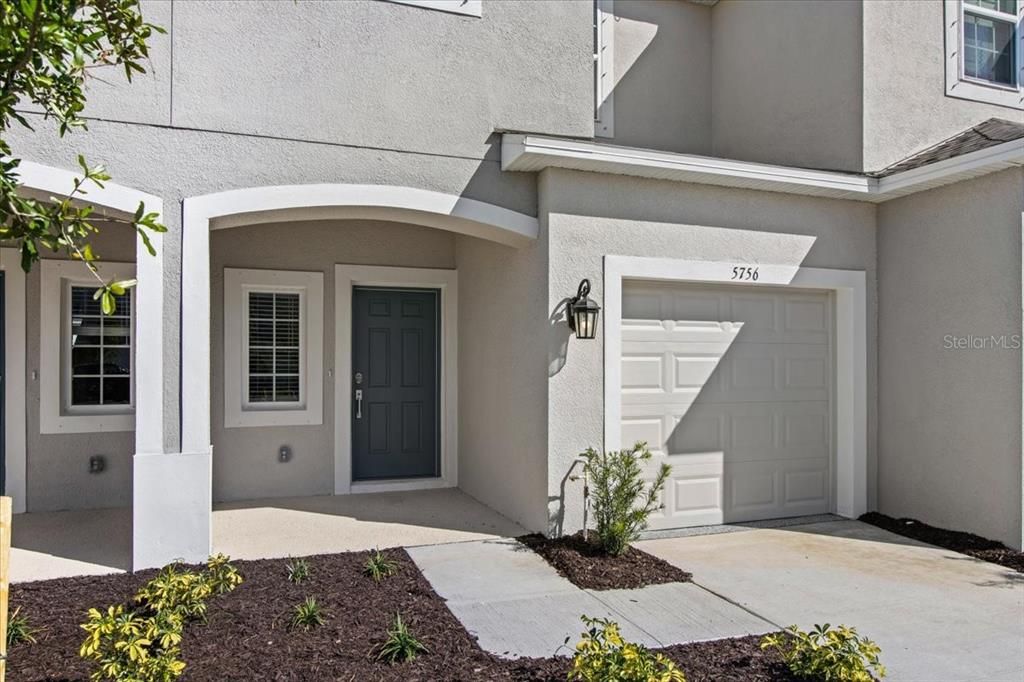 For Rent: $2,300 (3 beds, 2 baths, 1407 Square Feet)