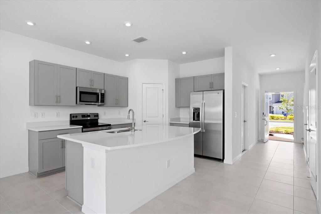 For Rent: $2,300 (3 beds, 2 baths, 1407 Square Feet)