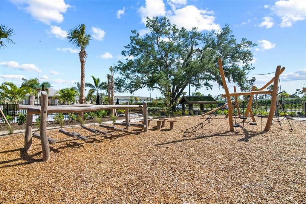 For Rent: $2,300 (3 beds, 2 baths, 1407 Square Feet)