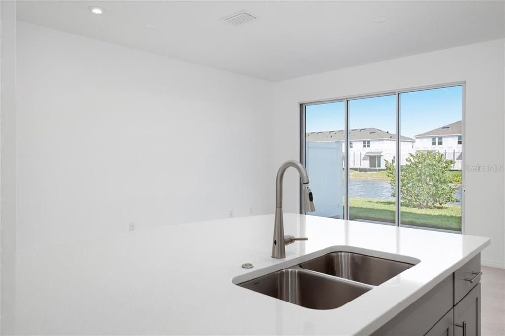 For Rent: $2,300 (3 beds, 2 baths, 1407 Square Feet)