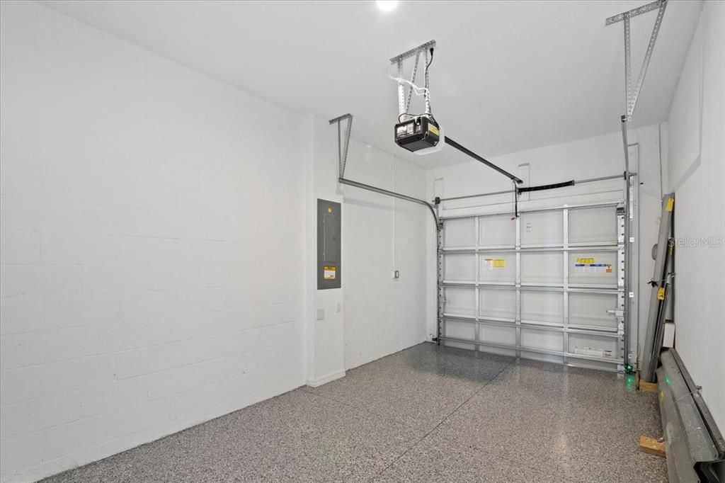 For Rent: $2,300 (3 beds, 2 baths, 1407 Square Feet)