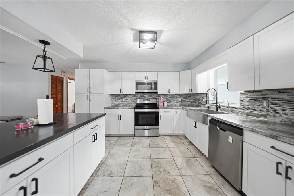 For Sale: $425,000 (3 beds, 2 baths, 1484 Square Feet)